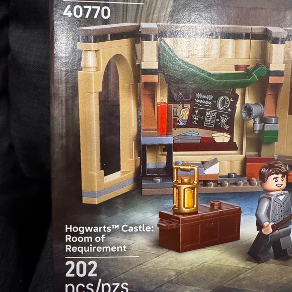 LEGO 40779 Harry Potter Hogwarts Room of Requirement - Picture 2 of 3